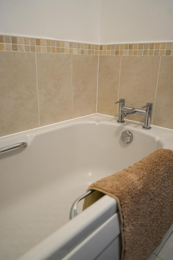 Modern Apartment Ayr Town Centre Prestwick Bagian luar foto