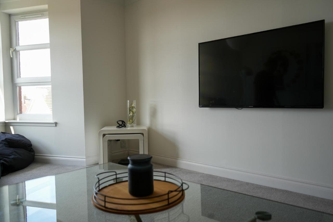 Modern Apartment Ayr Town Centre Prestwick Bagian luar foto